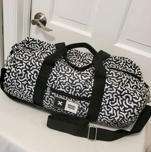 OBVIOUSLY Black & White Lightweight Fully Lined Gym/Travel Bag